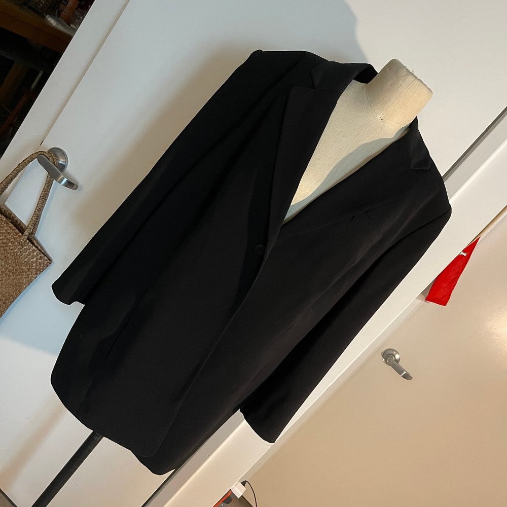Ladies Black Suit 16W